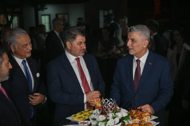 Bakan Bolat Azerbaycan'da Ekonomik İşbirliğinin Geleceğine Dair Önemli Açıklamalarda Bulundu