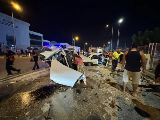 Antalya'da Dehşet Veren Trafik Kazası: 4 Yaralı Var