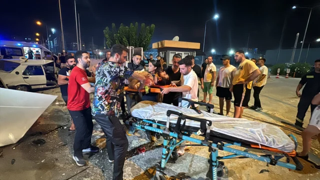 Antalya'da Dehşet Veren Trafik Kazası: 4 Yaralı Var