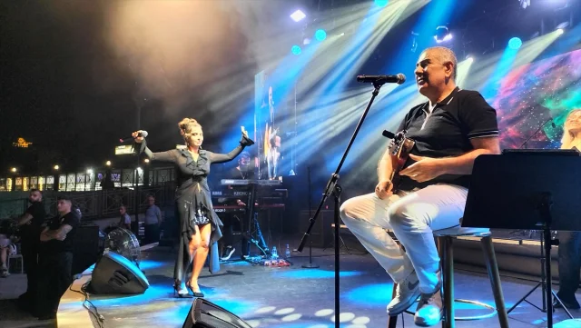Eda ve Metin Özülkü'den Antalya'da Unutulmaz Gece