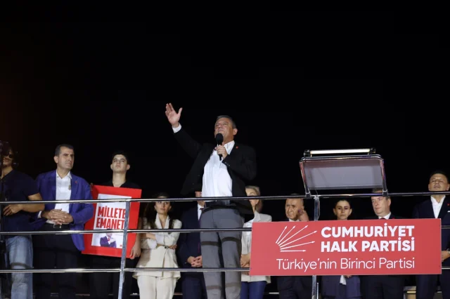 CHP Lideri Özel Bahçelievler'de Ses Getiren Miting Gerçekleştirdi