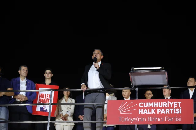 CHP Lideri Özel Bahçelievler'de Ses Getiren Miting Gerçekleştirdi