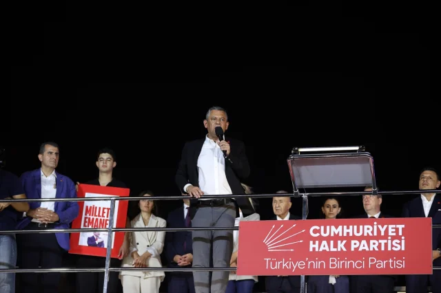 CHP Lideri Özel Bahçelievler'de Ses Getiren Miting Gerçekleştirdi