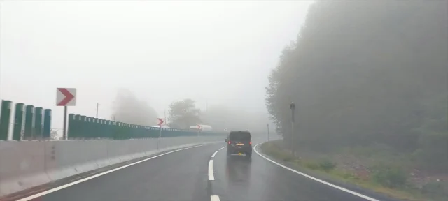 Bolu Dağı'nda Yoğun Sis: Sürücüler İçin Zor Anlar