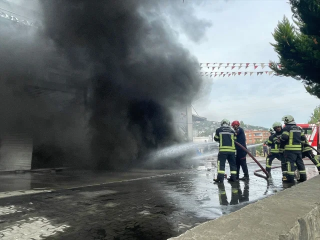 Trabzon Alışveriş Merkezinde Büyük Yangın Alarmı
