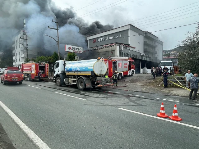 Trabzon Alışveriş Merkezinde Büyük Yangın Alarmı
