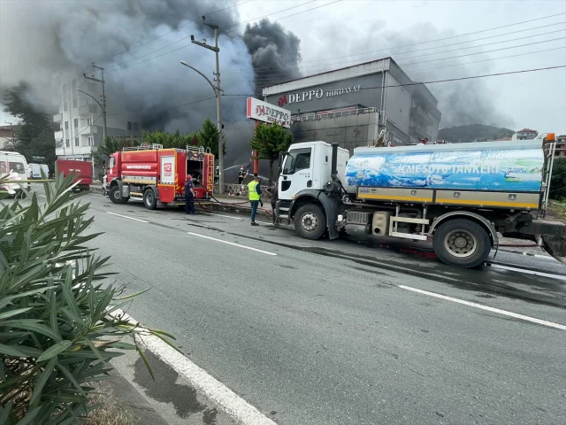 Trabzon Alışveriş Merkezinde Büyük Yangın Alarmı