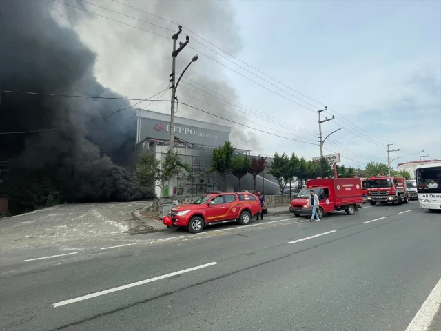 Trabzon Alışveriş Merkezinde Büyük Yangın Alarmı
