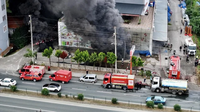 Trabzon'da Alışveriş Merkezindeki Yangın Tüm Bölgeyi Alarm D...