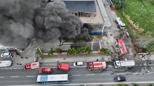 Trabzon'da Alışveriş Merkezindeki Yangın Tüm Bölgeyi Alarm Durumuna Geçirdi