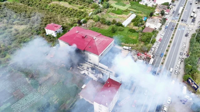 Trabzon'da Alışveriş Merkezindeki Yangın Tüm Bölgeyi Alarm Durumuna Geçirdi