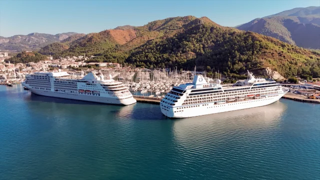 Marmaris'te Turist Akını: İki Kruvaziyer 1203 Yolcuyla Geldi