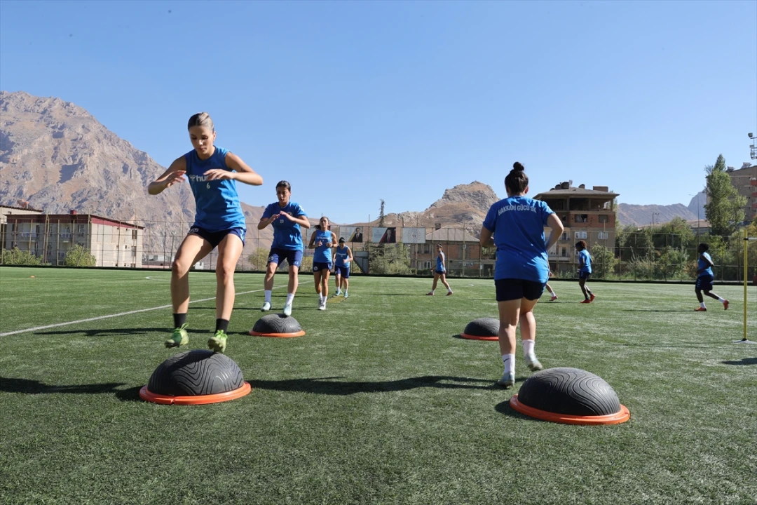 Hakkarigücü Kadın Futbol Takımı Sezon Öncesi Büyük Hedeflerini Açıklıyor