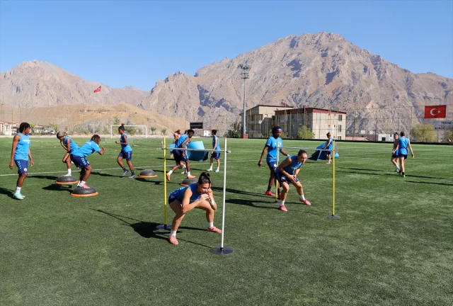 Hakkarigücü Kadın Futbol Takımı Sezon Öncesi Büyük Hedeflerini Açıklıyor