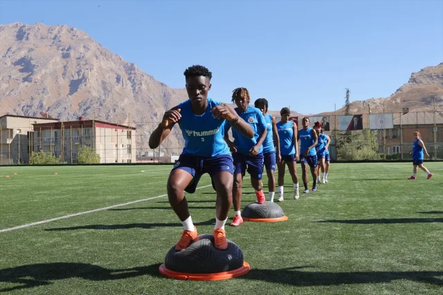 Hakkarigücü Kadın Futbol Takımı Sezon Öncesi Büyük Hedeflerini Açıklıyor