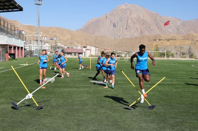 Hakkarigücü Kadın Futbol Takımı Sezon Öncesi Büyük Hedeflerini Açıklıyor