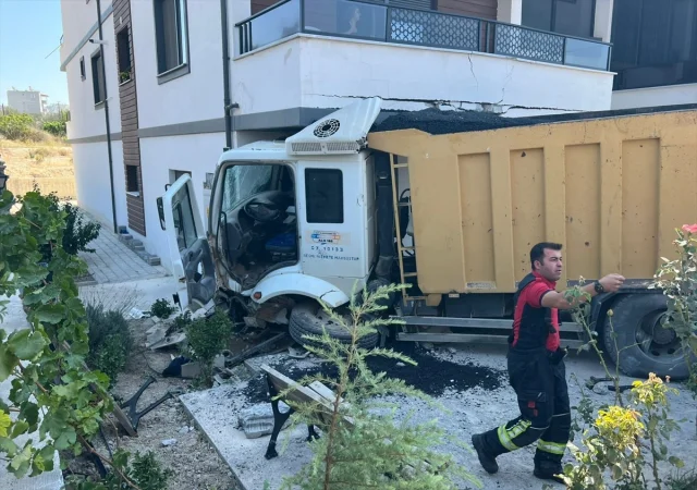 Mersin'in Kalbinde Kazanın Perde Arkası: Hafriyat Kamyonu Ba...