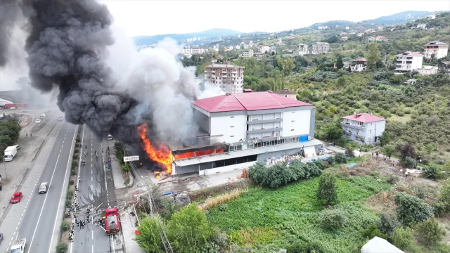 Trabzon'da AVM'de Alevler Paniğe Sebep Oldu: Kontrol Altına Alma Çalışmaları Sürüyor