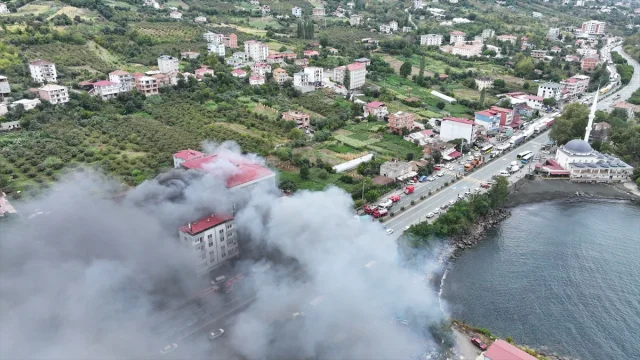 Trabzon'da AVM'de Alevler Paniğe Sebep Oldu: Kontrol Altına Alma Çalışmaları Sürüyor