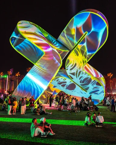 Contemporary Istanbul'da Büyük Sürpriz: Güvenç Özel'in "Neur...