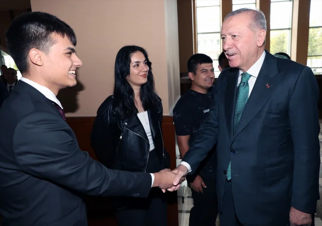 Cumhurbaşkanı Erdoğan Şehit ve Gazi Yakınlarına Seslendi: "Sizler Bizim Emanetimizsiniz"