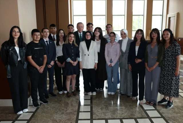 Cumhurbaşkanı Erdoğan Şehit ve Gazi Yakınlarına Seslendi: "Sizler Bizim Emanetimizsiniz"