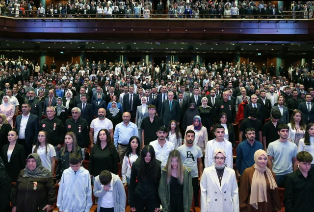 Cumhurbaşkanı Erdoğan Şehit ve Gazi Yakınlarına Seslendi: "Sizler Bizim Emanetimizsiniz"