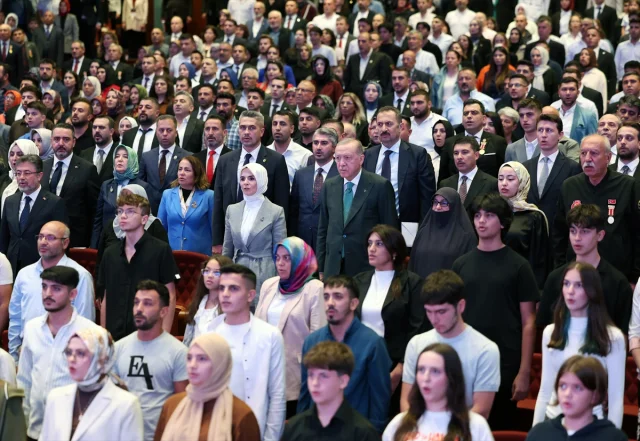 Cumhurbaşkanı Erdoğan Şehit ve Gazi Yakınlarına Seslendi: "Sizler Bizim Emanetimizsiniz"
