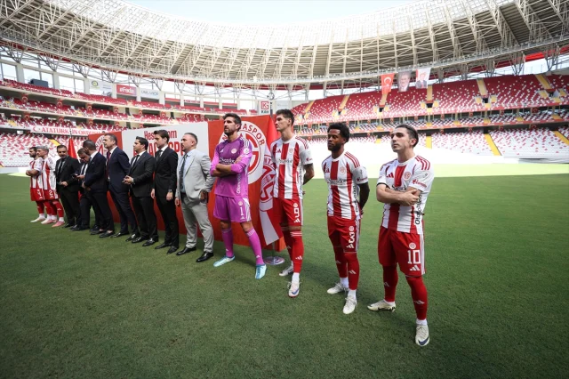 Antalyaspor'un Yeni Transferleri Taraftarı Heyecanlandırıyor