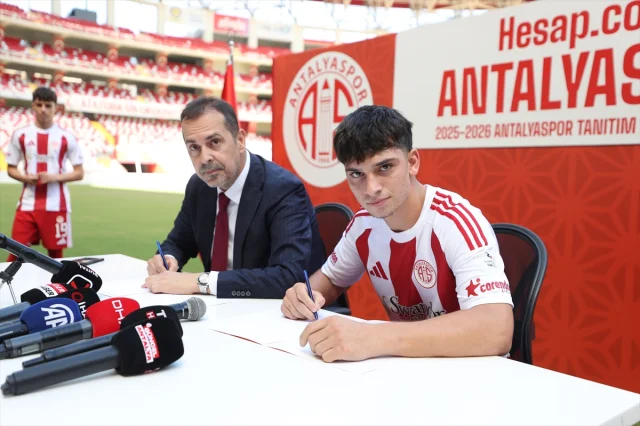 Antalyaspor'un Yeni Transferleri Taraftarı Heyecanlandırıyor