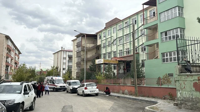 Erzurum'da Ehliyetsiz Genç Sürücü Trafiği Altüst Etti