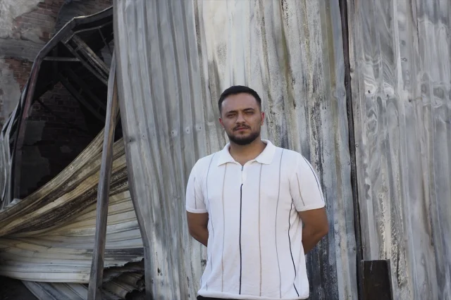 İzmir'de Çöp Yığını Yangına Sebep Oldu: Depo Kül Oldu
