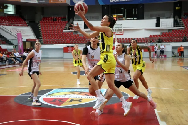 Erciyes Kupası'nda Nefes Kesen Karşılaşma: Fenerbahçe, Mersin'i Geçti