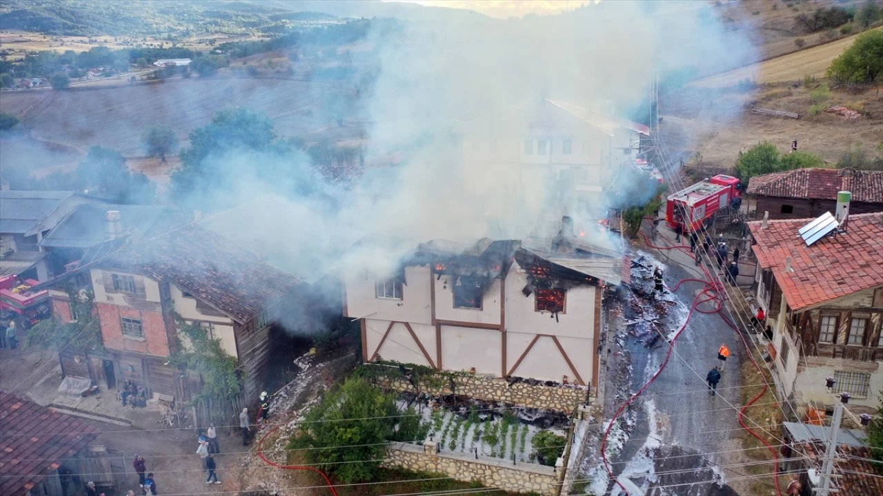 Kastamonu'da Tüyler Ürperten Yangın: Tarihi Konak Alevlere Teslim