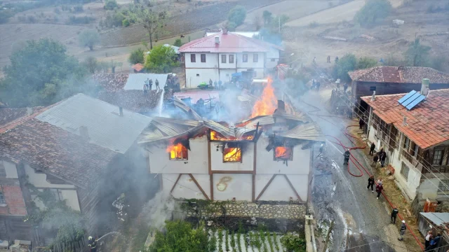 Kastamonu'da Tüyler Ürperten Yangın: Tarihi Konak Alevlere Teslim