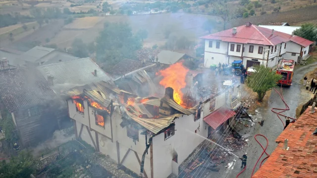 Kastamonu'da Tüyler Ürperten Yangın: Tarihi Konak Alevlere Teslim