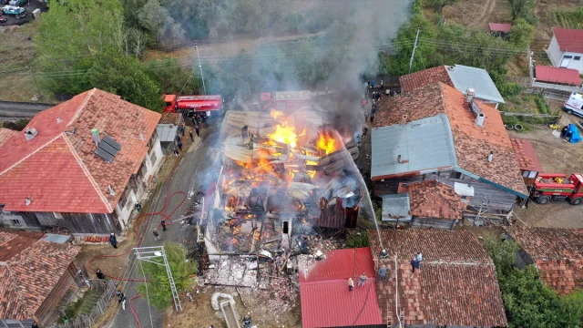 Kastamonu'da Tüyler Ürperten Yangın: Tarihi Konak Alevlere Teslim