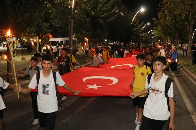 Batman'da Renkli Kortejle Festival Coşkusu Başladı