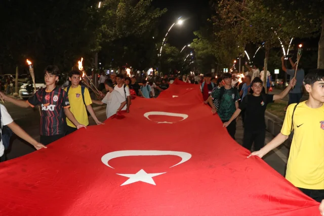 Batman'da Renkli Kortejle Festival Coşkusu Başladı