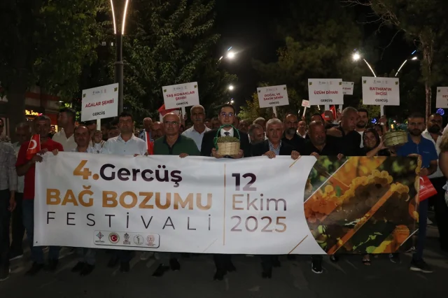 Batman'da Renkli Kortejle Festival Coşkusu Başladı