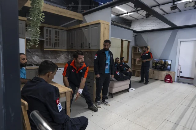 Muhabirler İçin Kritik Eğitim: Savaşta Hayatta Kalmanın Yolları