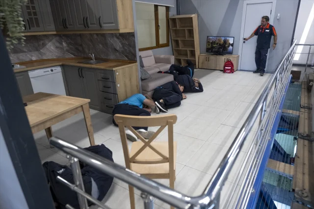 Muhabirler İçin Kritik Eğitim: Savaşta Hayatta Kalmanın Yolları