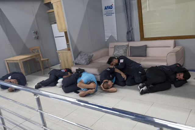 Muhabirler İçin Kritik Eğitim: Savaşta Hayatta Kalmanın Yolları