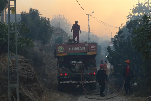 Antalya Alanya'da Tehlike Büyüyor: Orman Yangını Hız Kesmeden Devam Ediyor