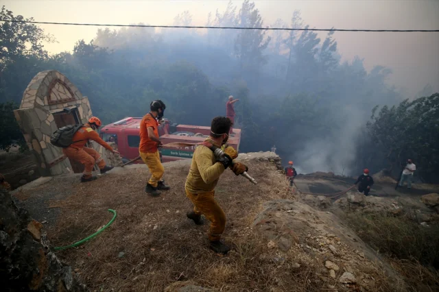Antalya Alanya'da Tehlike Büyüyor: Orman Yangını Hız Kesmeden Devam Ediyor