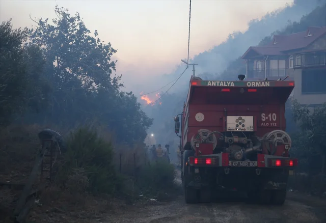 Antalya Alanya'da Tehlike Büyüyor: Orman Yangını Hız Kesmeden Devam Ediyor