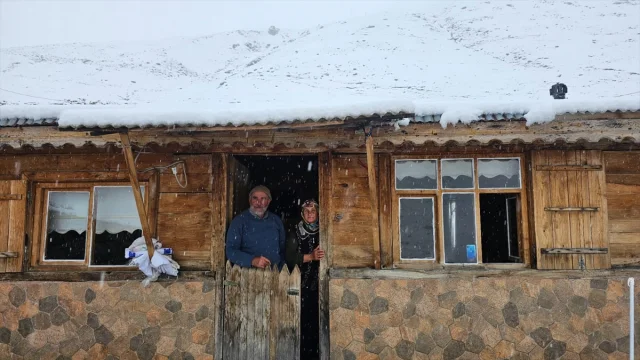 Rize'nin Yaylalarına Mevsimin İlk Karı Düştü: Doğa Severler İçin Mükemmel Bir Manzara