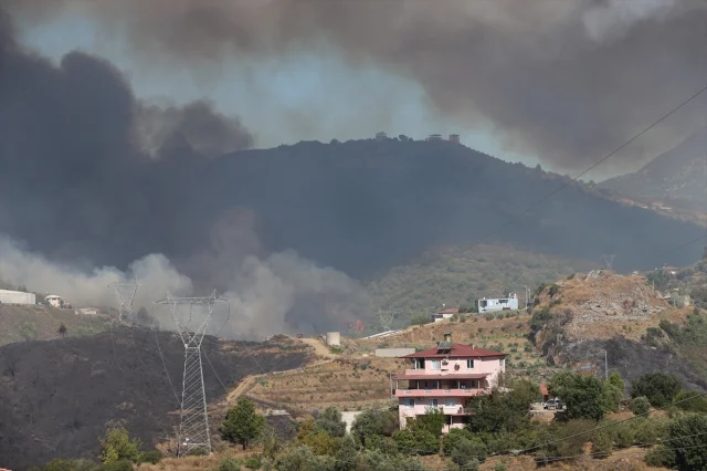 Antalya Alanya'da Tehlike Büyüyor: Orman Yangını Hız Kesmeden Devam Ediyor