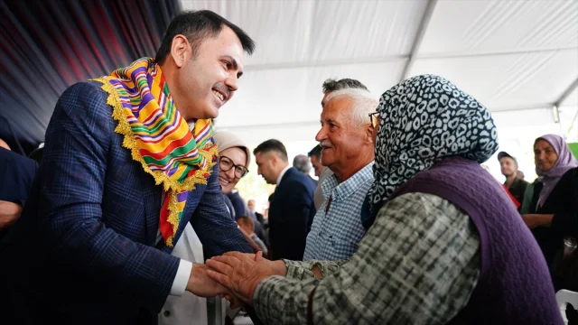 Bakan Kurum Depremzedelerle El Ele: Sındırgı'da Yeni Evlerin Temeli Atıldı