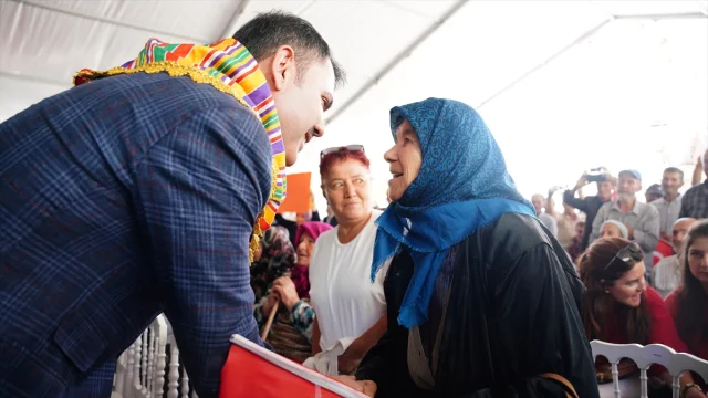 Bakan Kurum Depremzedelerle El Ele: Sındırgı'da Yeni Evlerin Temeli Atıldı